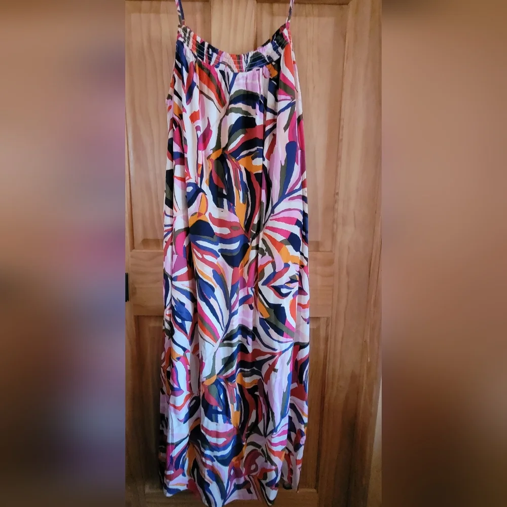 Evereve's The Evelyn Dress with Abstract Tropical Floral Print Flowy A-line - Picture 2 of 7